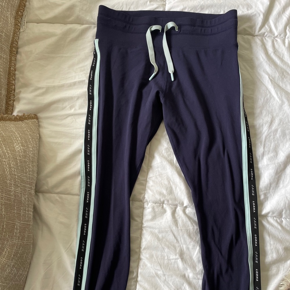Cute Lorna Jane sporty 7/8 elastic waist band